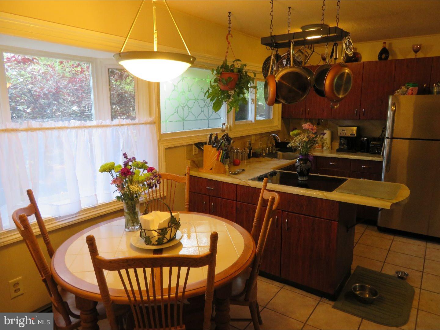 45 Four Leaf Road Levittown, PA 19056 - Photo 3 of 25 Gallery Image 3