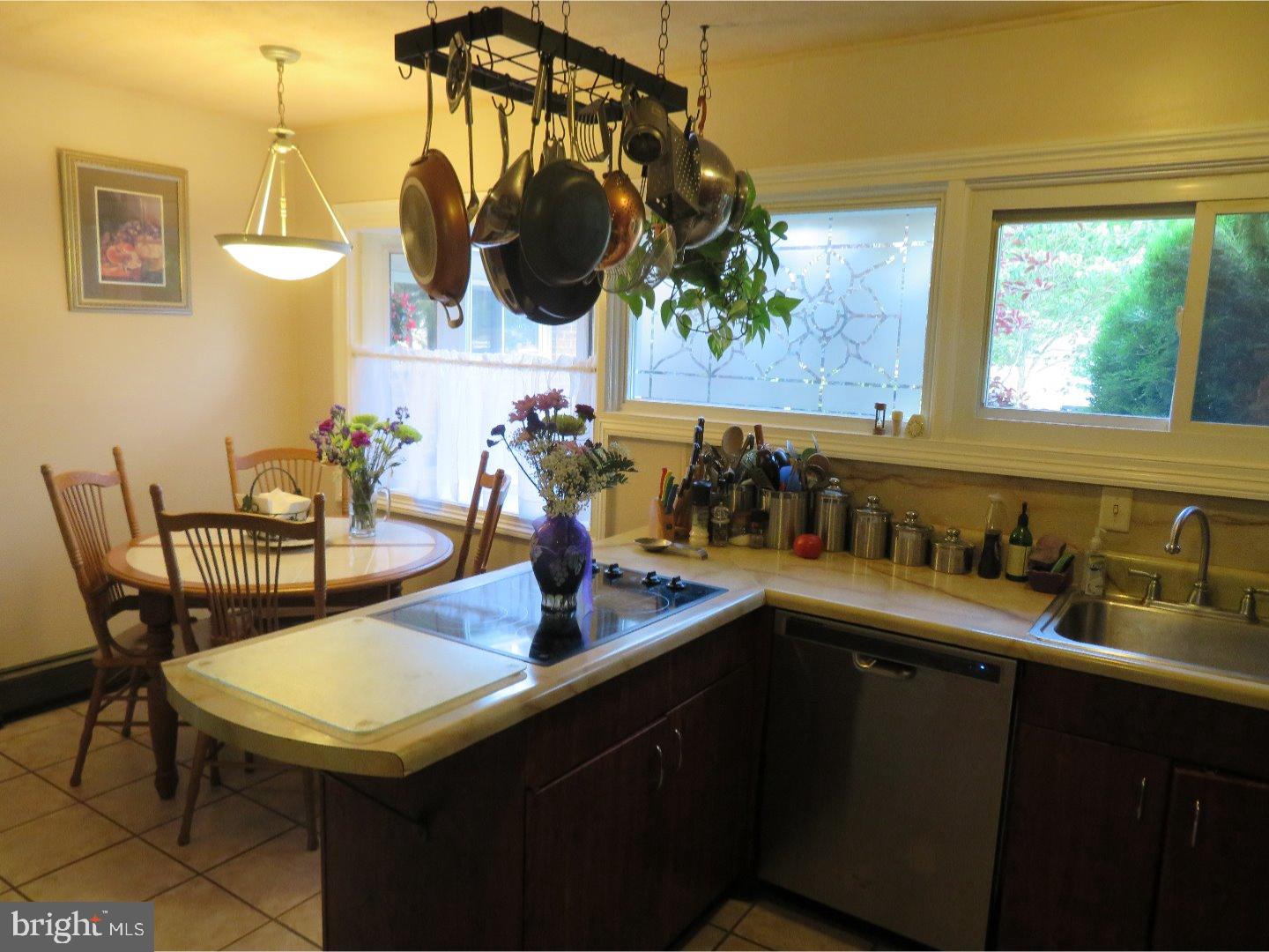45 Four Leaf Road Levittown, PA 19056 - Photo 4 of 25 Gallery Image 4