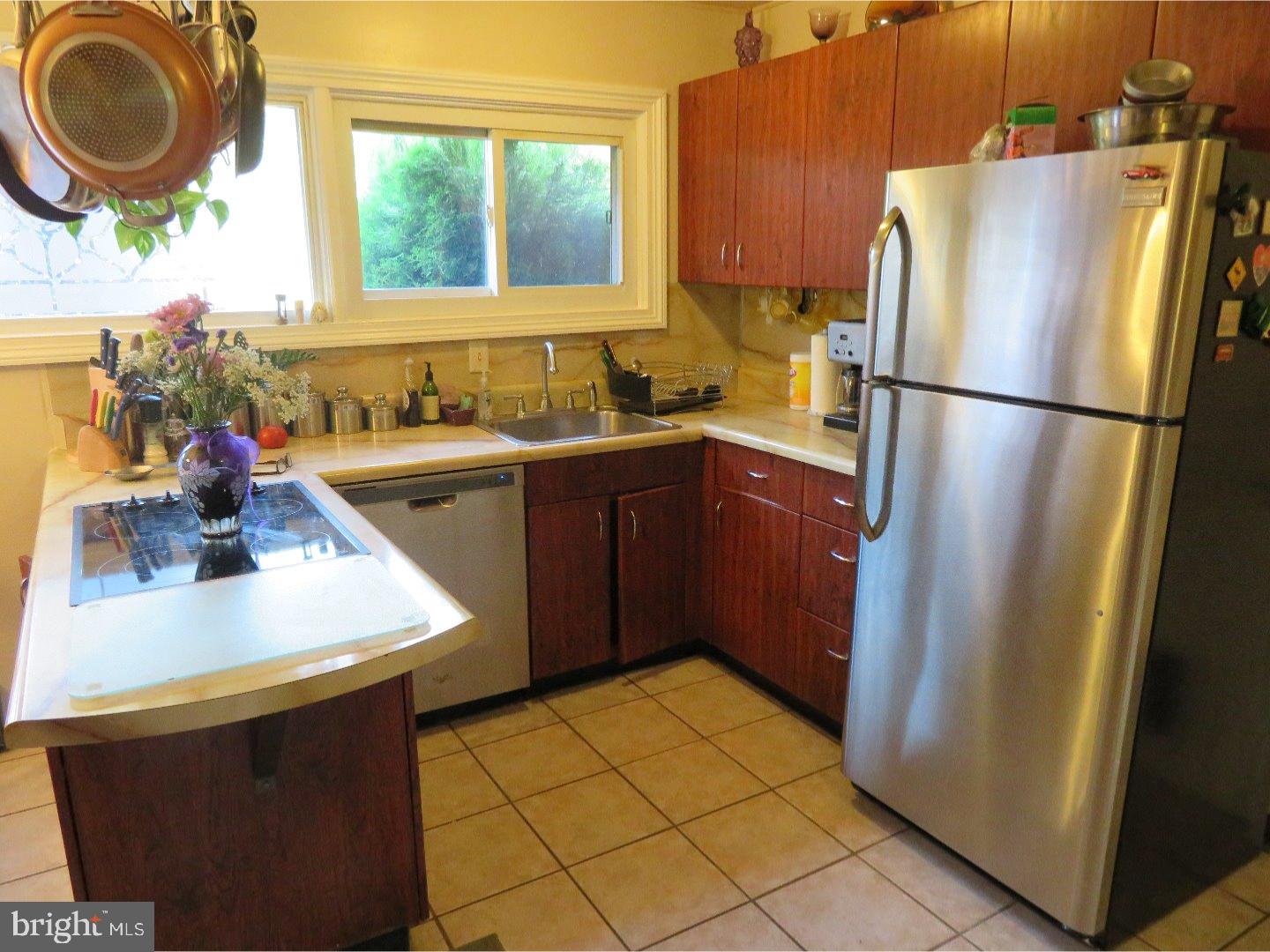 45 Four Leaf Road Levittown, PA 19056 - Photo 5 of 25 Gallery Image 5