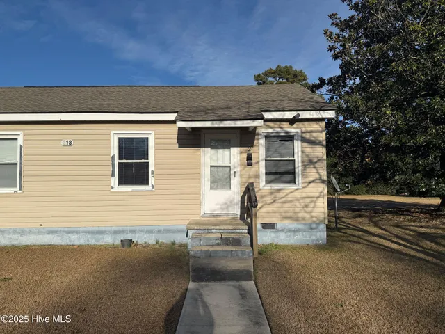 $770 | 218 Richlands Avenue, Unit 2, Jacksonville, NC 28540