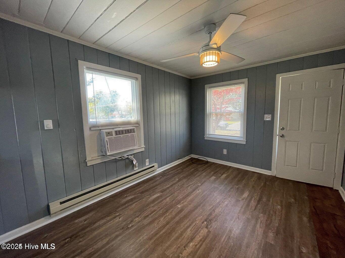 218 Richlands Avenue, Unit 2 Jacksonville, NC 28540 - Photo 2 of 6 living room