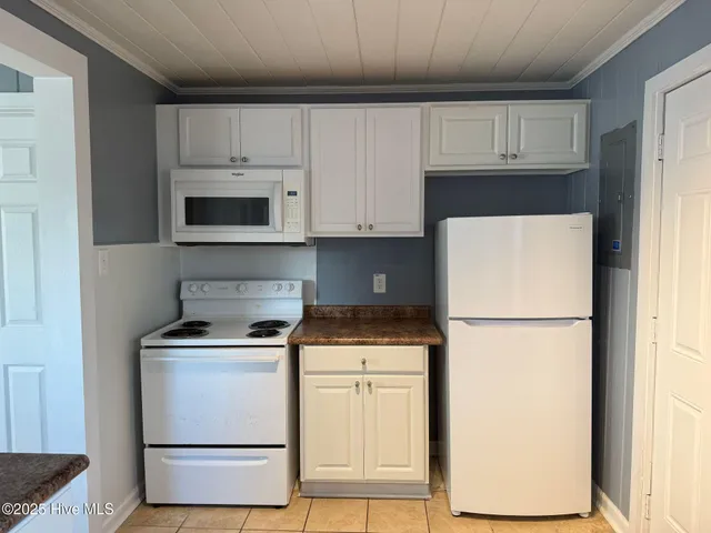 $770 | 218 Richlands Avenue, Unit 2, Jacksonville, NC 28540