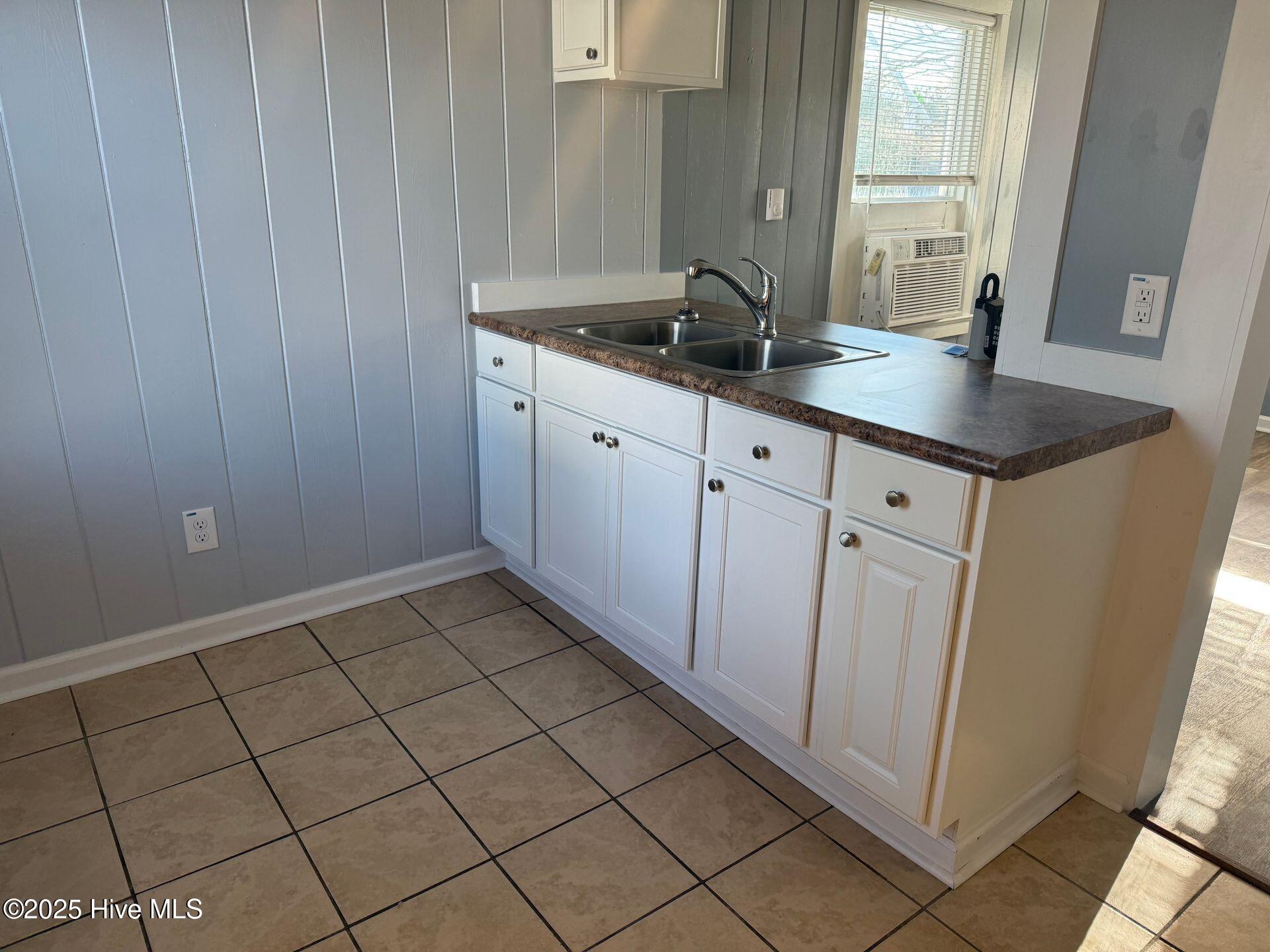 218 Richlands Avenue, Unit 2 Jacksonville, NC 28540 - Photo 4 of 6 kitchen