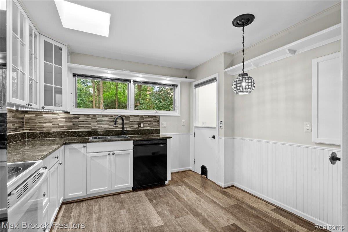 1330 Oak Street Rochester, MI 48307 - Photo 6 of 35 White cabinetry with glass-front upper doors
