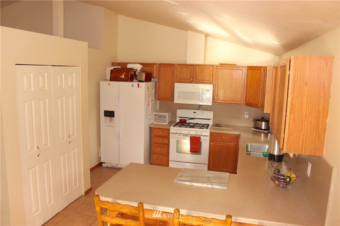 17236 Barely A Lane Southwest Rochester, WA 98579 - Photo 14 of 25