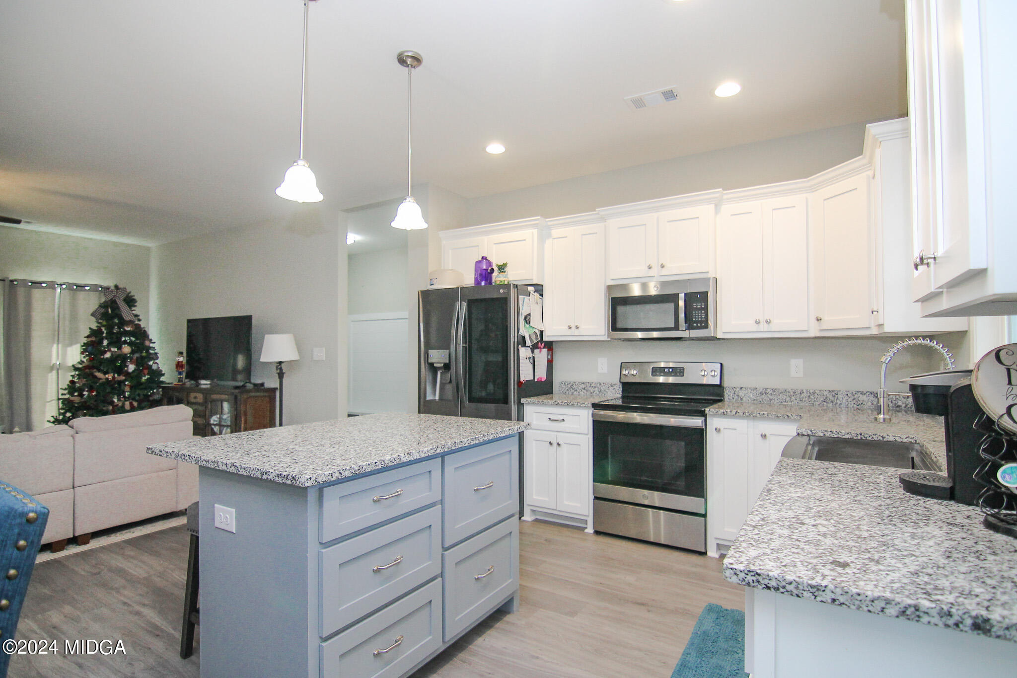 144 Summit Drive Byron, GA 31008 - Photo 13 of 27 a kitchen with stainless steel appliances granite countertop a sink stove and refrigerator
