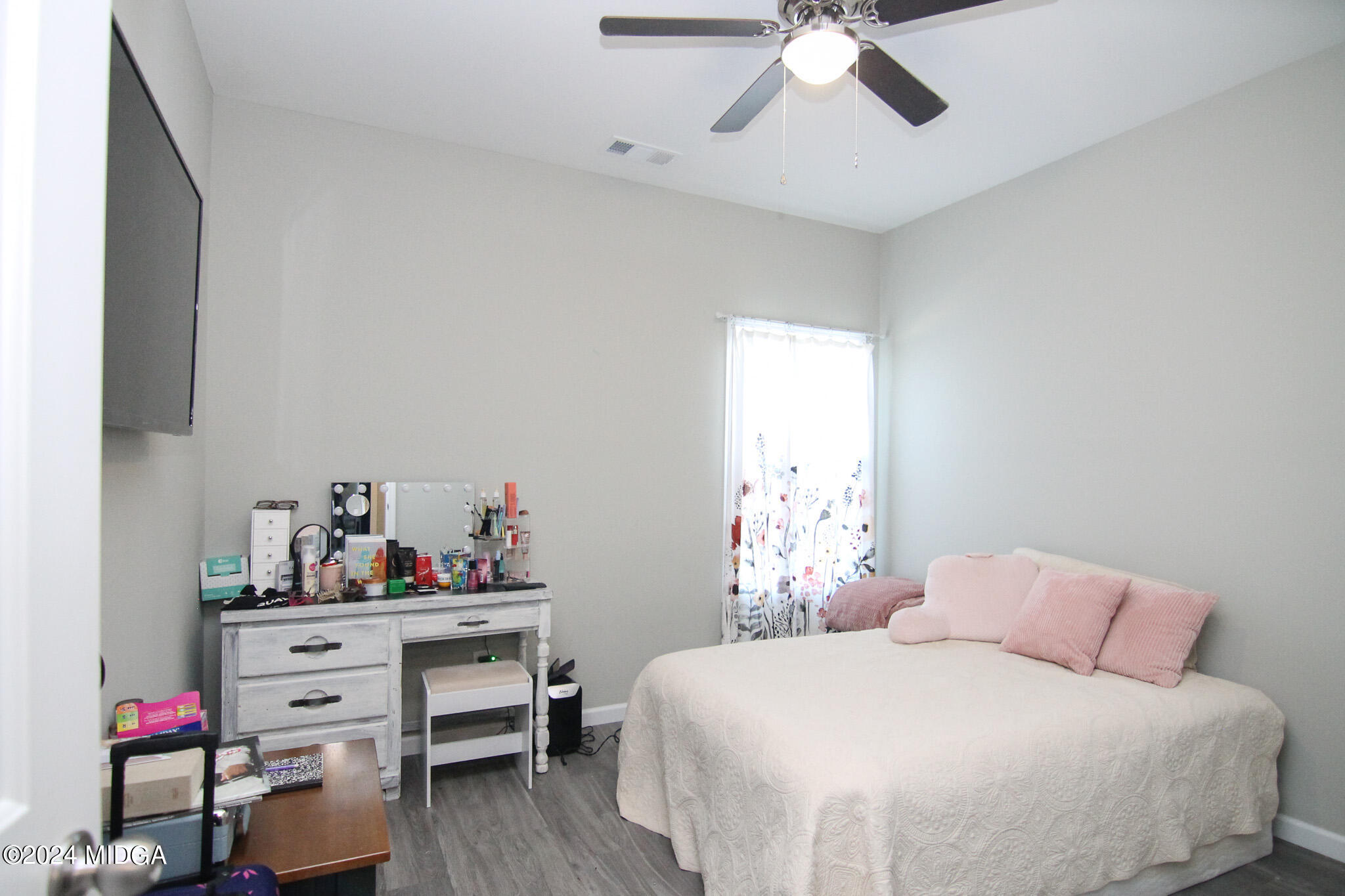 144 Summit Drive Byron, GA 31008 - Photo 18 of 27 a bedroom with a bed and a chandelier