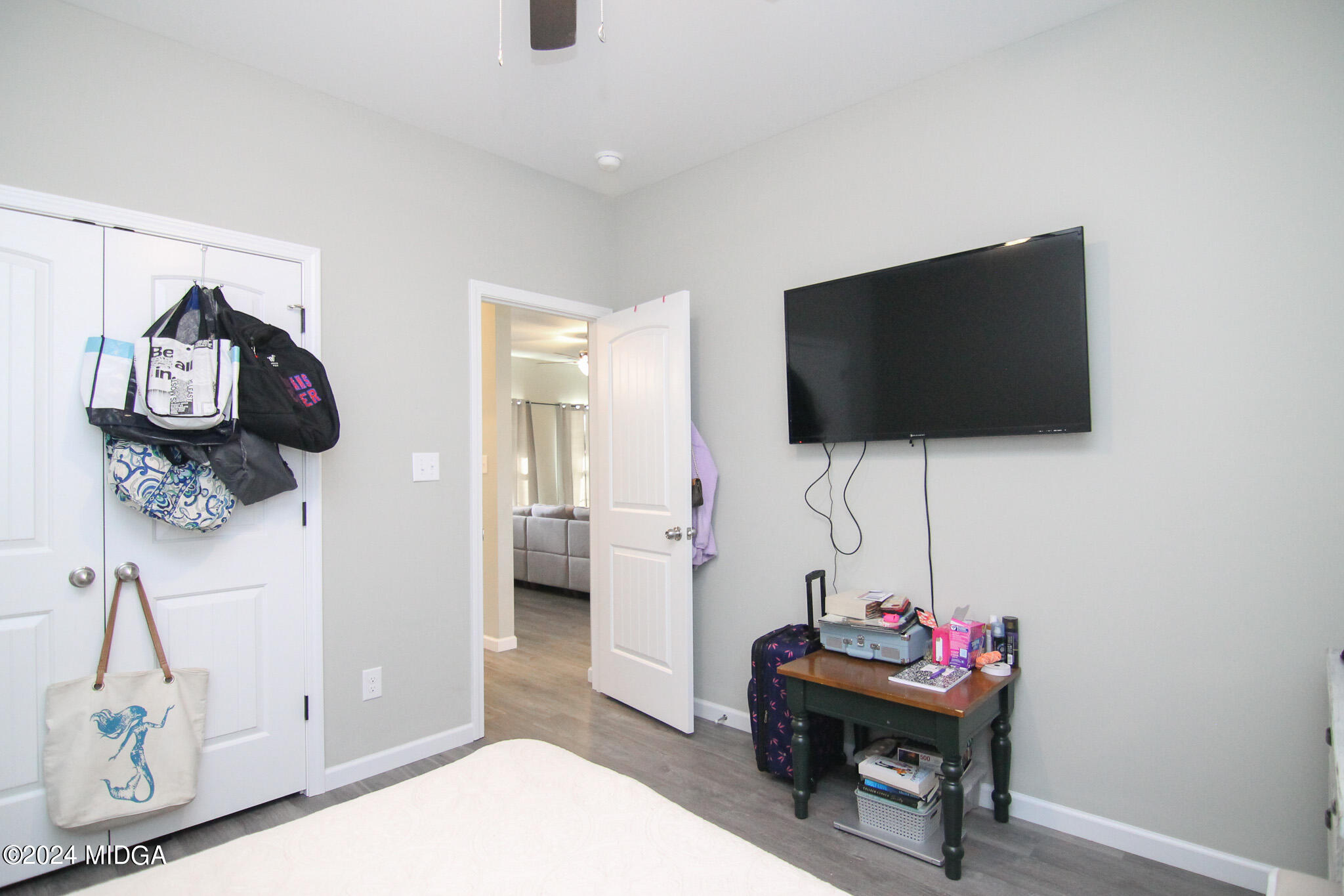 144 Summit Drive Byron, GA 31008 - Photo 19 of 27 a living room with furniture and a flat screen tv