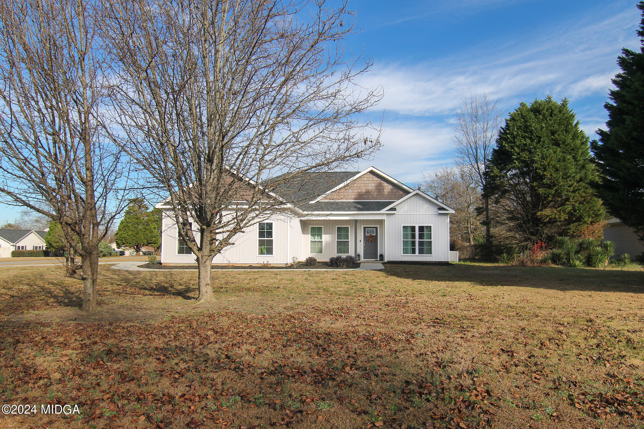 144 Summit Drive Byron, GA 31008 - Photo 3 of 27 a front view of a house with a yard