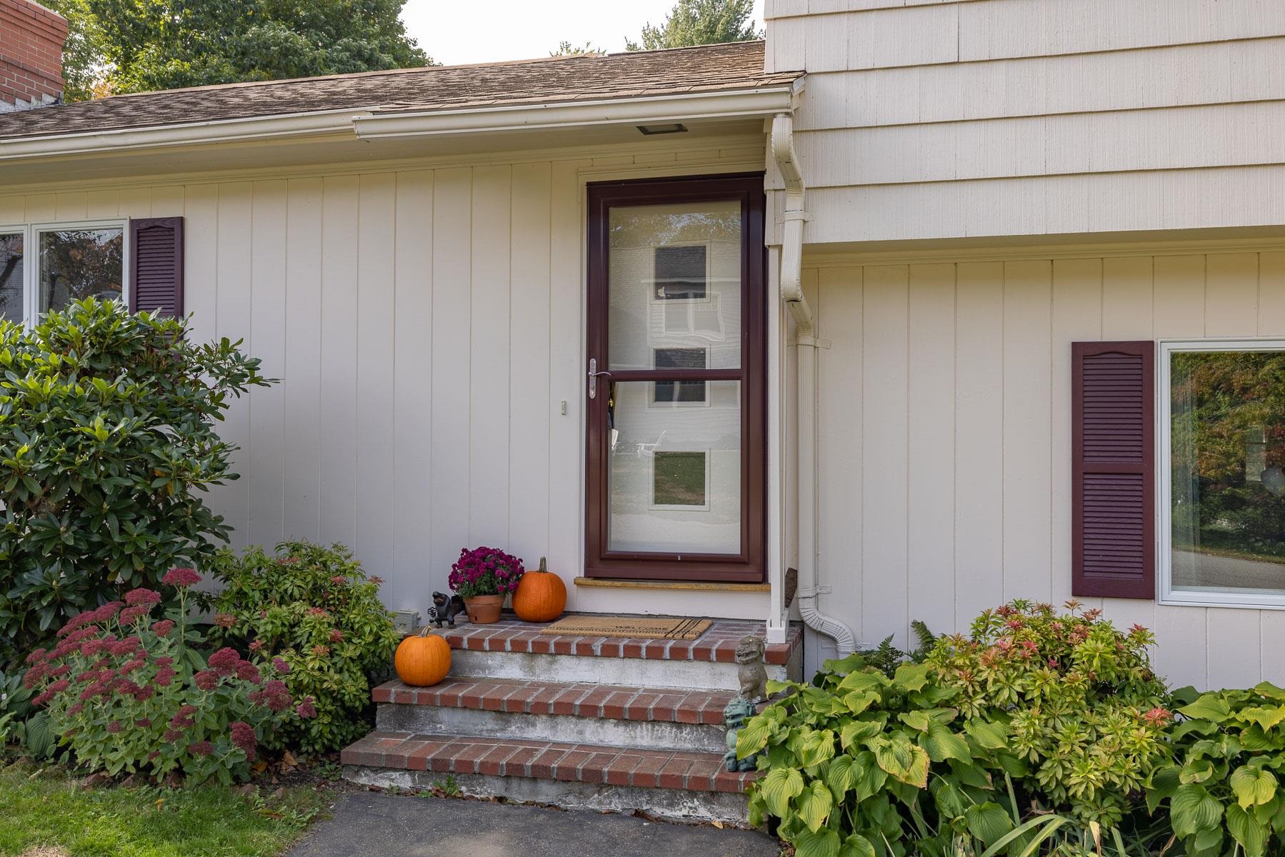 16 Olde Parish Road Rye, NH 03870 - Photo 2 of 40