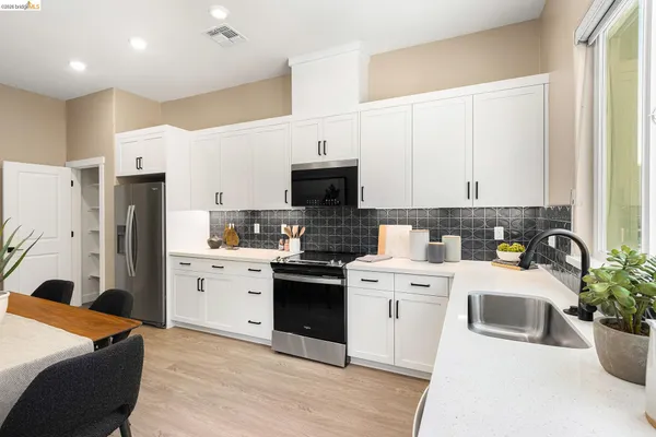 $867,000 | 28924 Parkridge Loop, Unit 103, Hayward, CA 94544