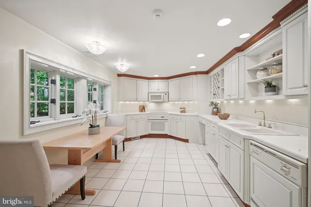 $1,775,000 | 12 Cove Road, Moorestown, NJ 08057