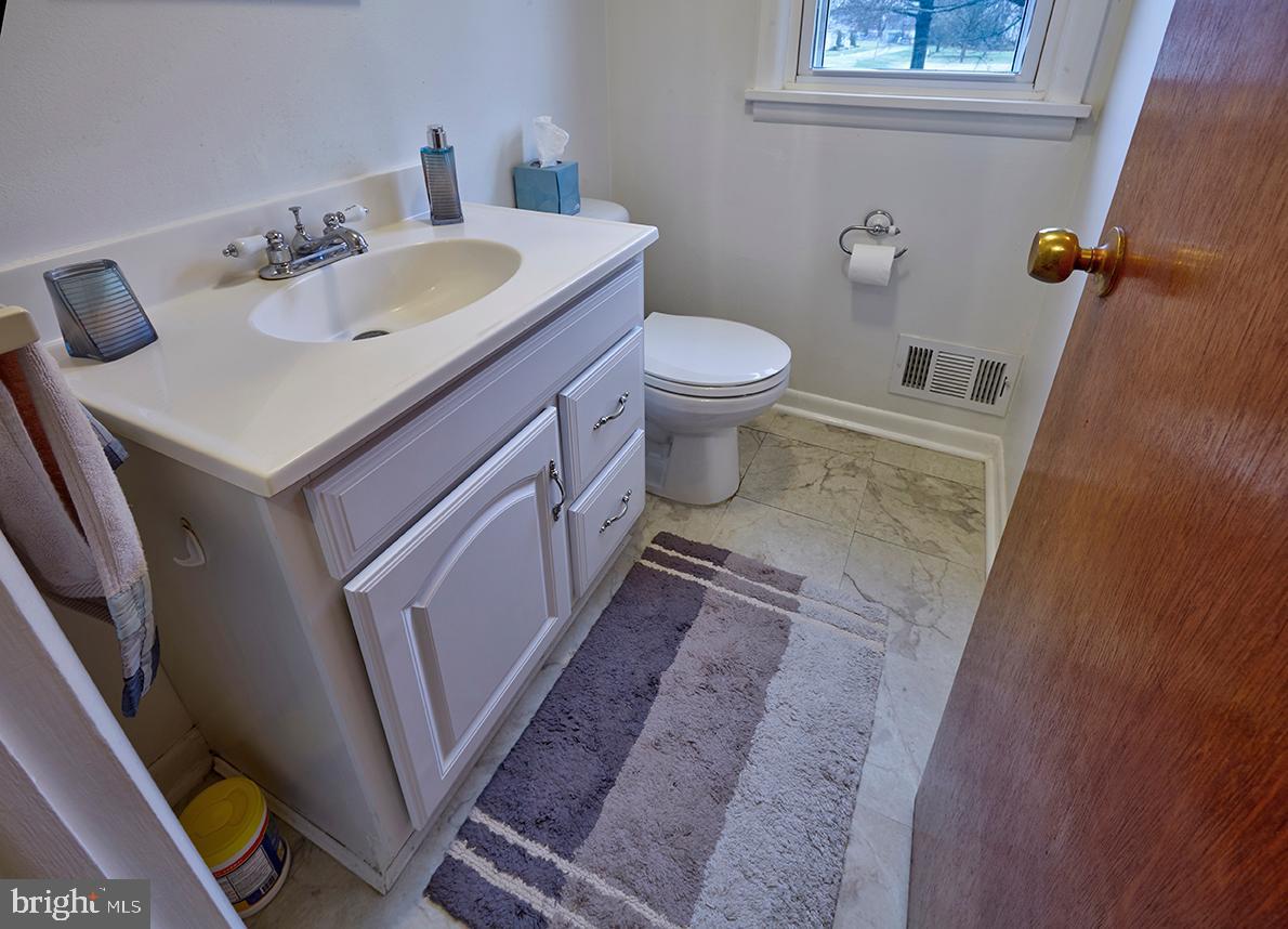 813 Columbus Road Burlington, NJ 08016 - Photo 19 of 26 a bathroom with a sink and a mirror