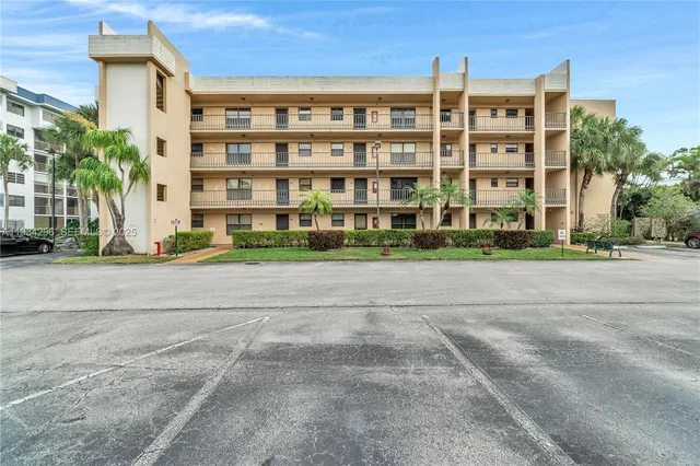 $1,950 | 4760 Lucerne Lakes Boulevard West, Unit 408, Lake Worth, FL 33467