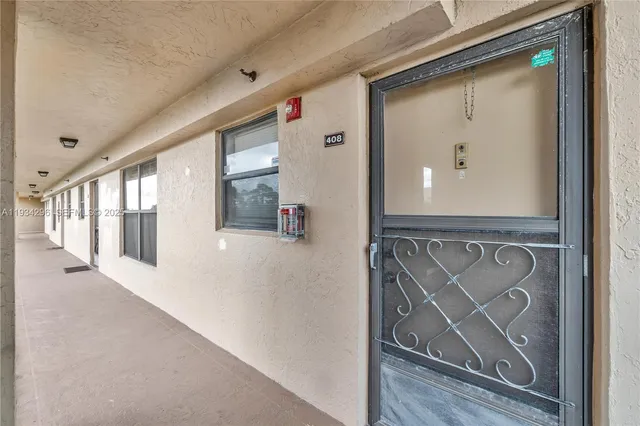 $1,950 | 4760 Lucerne Lakes Boulevard West, Unit 408, Lake Worth, FL 33467