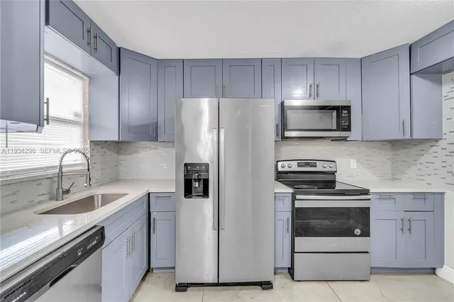 $1,950 | 4760 Lucerne Lakes Boulevard West, Unit 408, Lake Worth, FL 33467