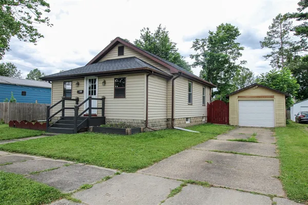 $164,500 | 806 West Street, Three Rivers, MI 49093