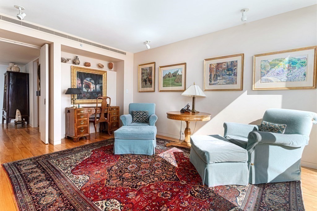 975 Memorial Drive, Unit 906 Cambridge, MA 02138 - Photo 14 of 37 a living room with furniture and a rug