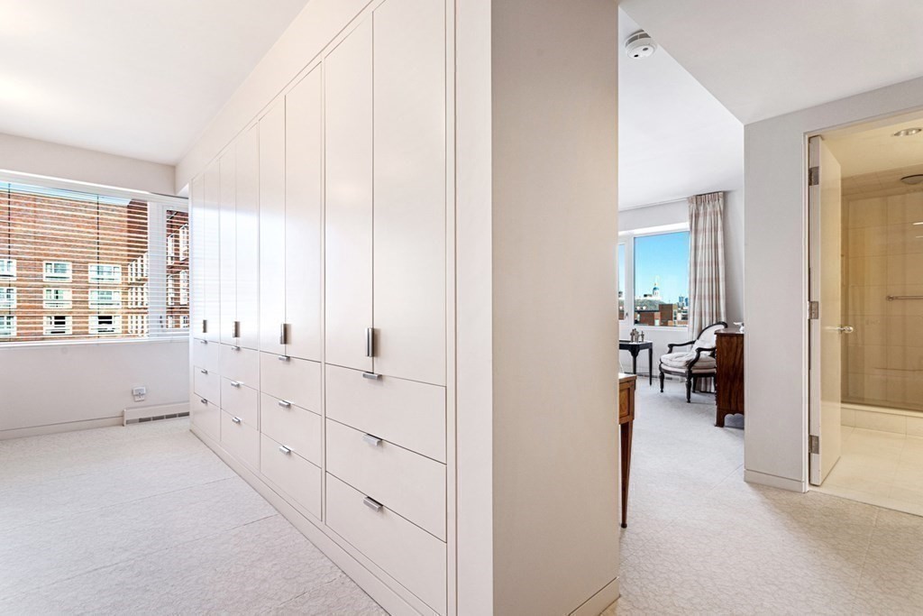 975 Memorial Drive, Unit 906 Cambridge, MA 02138 - Photo 17 of 37 a view of utility room and window