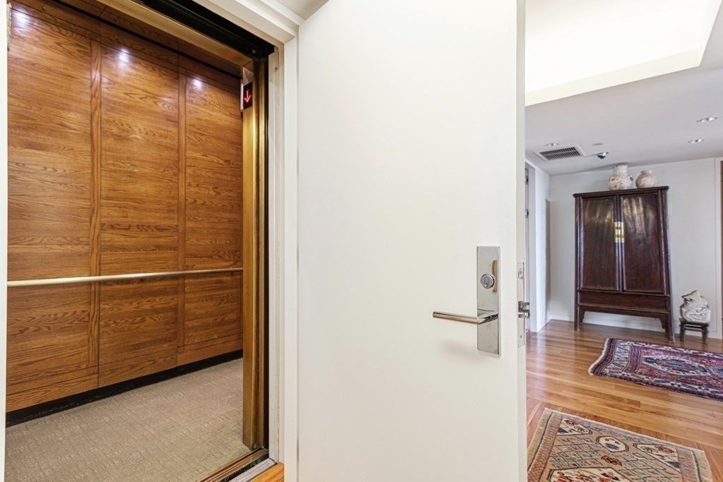 975 Memorial Drive, Unit 906 Cambridge, MA 02138 - Photo 27 of 37 a bathroom with a shower