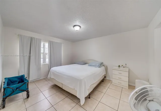 a en suite bathroom with a double vanity sink and a mirror