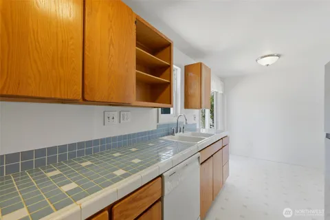 $429,950 | 842 Southwest 305th Street, Federal Way, WA 98023