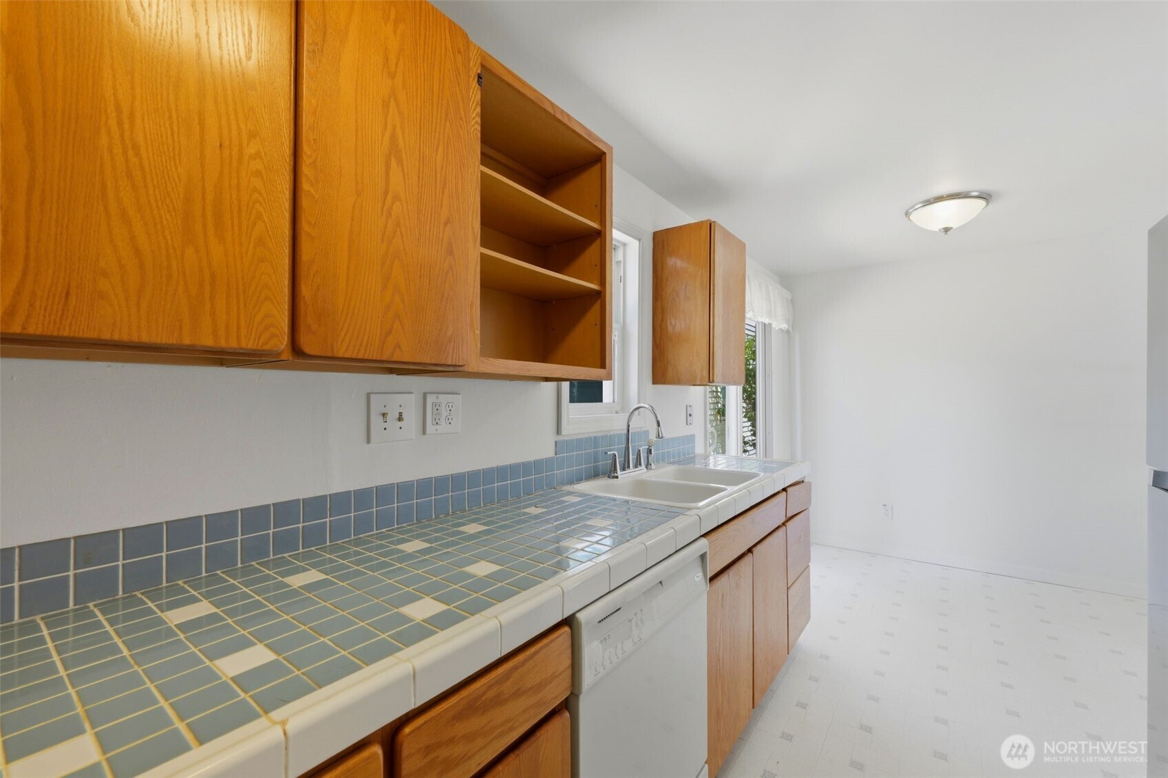 842 Southwest 305th Street Federal Way, WA 98023 - Photo 16 of 35
