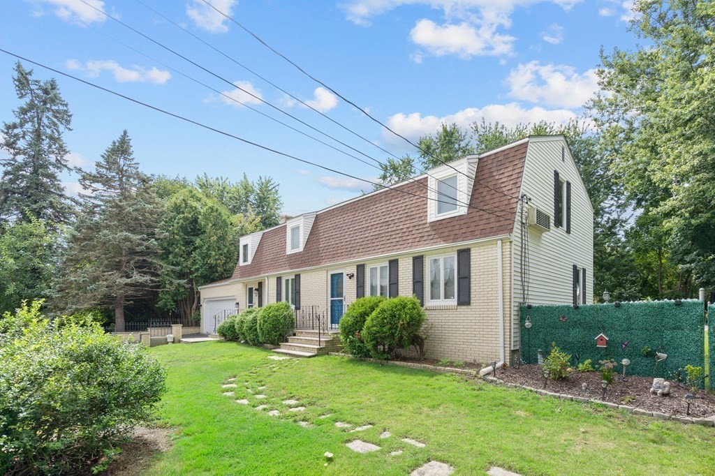132 Ferncliffe Road Seekonk, MA 02771 - Photo 3 of 39 Gallery Image 3