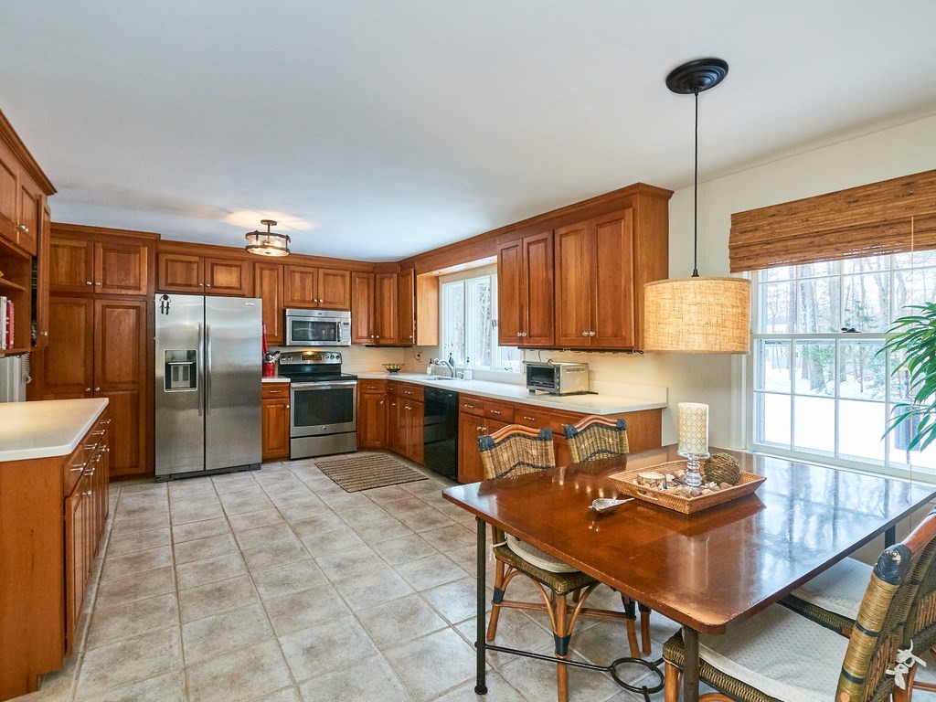 220 Haverhill Road Topsfield, MA 01983 - Photo 11 of 36 Gallery Image 11