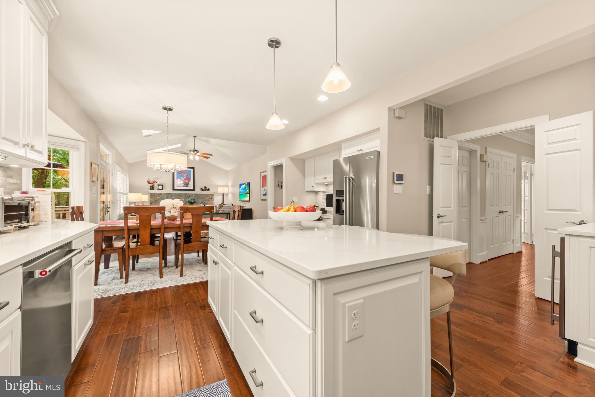 11909 Winstead Lane Reston, VA 20194 - Photo 15 of 60 Pendant lighting