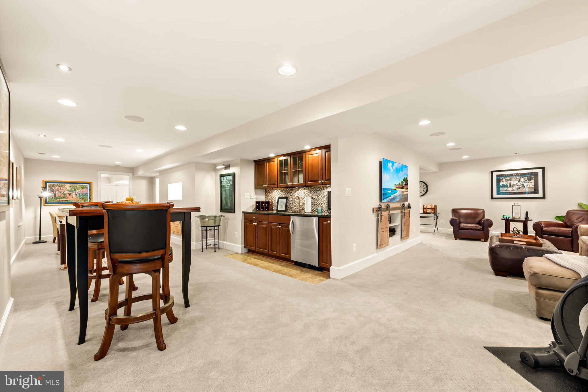11909 Winstead Lane Reston, VA 20194 - Photo 43 of 60 Bar area