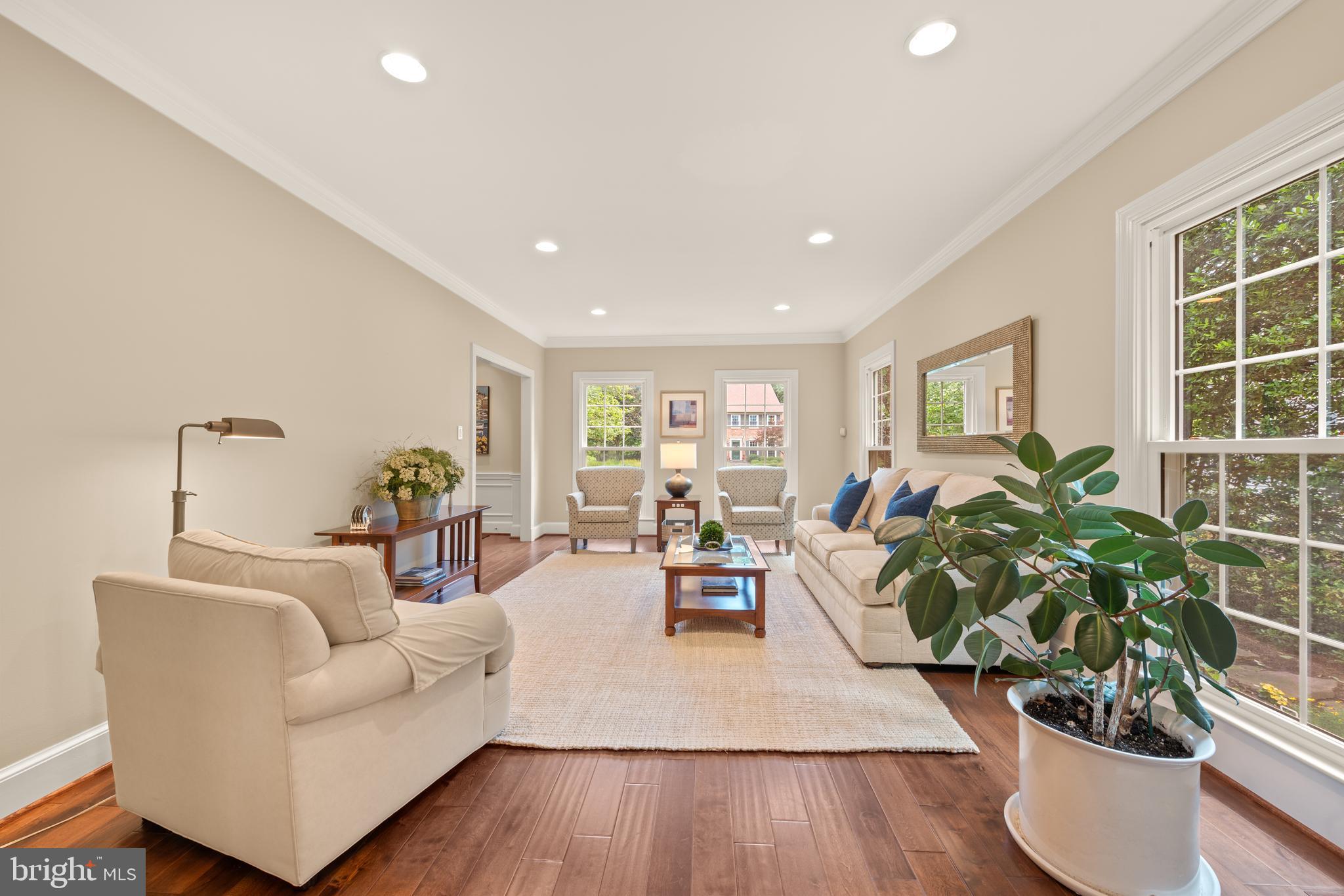 11909 Winstead Lane Reston, VA 20194 - Photo 8 of 60 Floor to ceiling windows