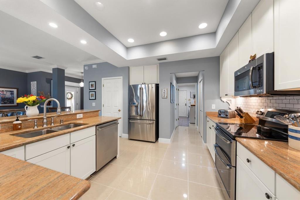 360 Cleveland Avenue Southwest Largo, FL 33770 - Photo 20 of 61