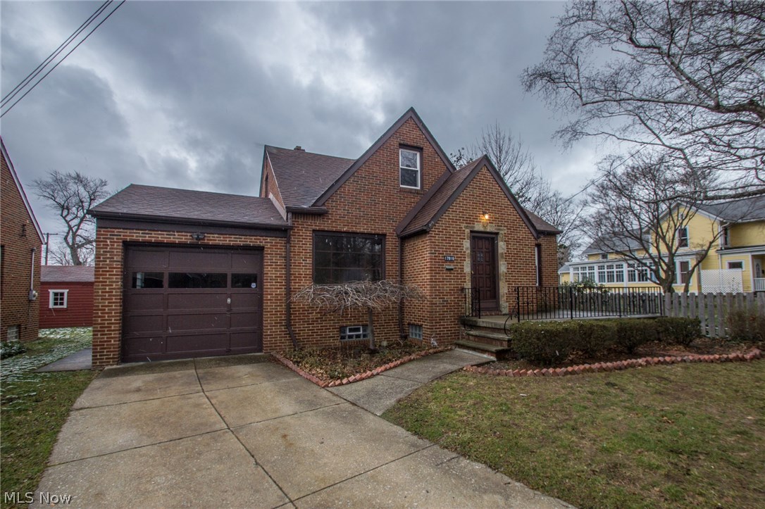 17916 Nottingham Road Cleveland, OH 44119 - Photo 2 of 32 Gallery Image 2