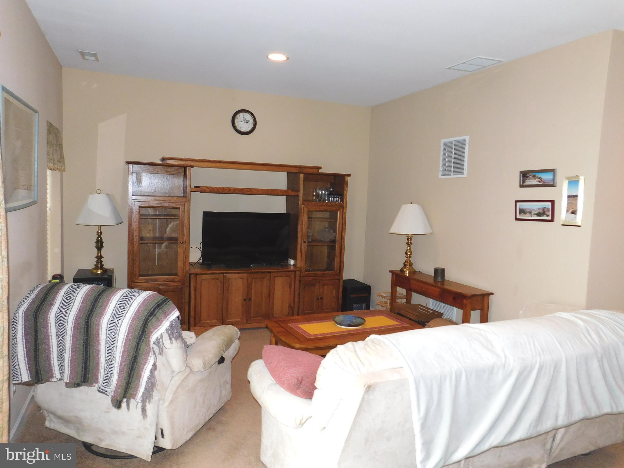 13 Sun Haven Place Riverside, NJ 08075 - Photo 4 of 31 Family room with recent lights