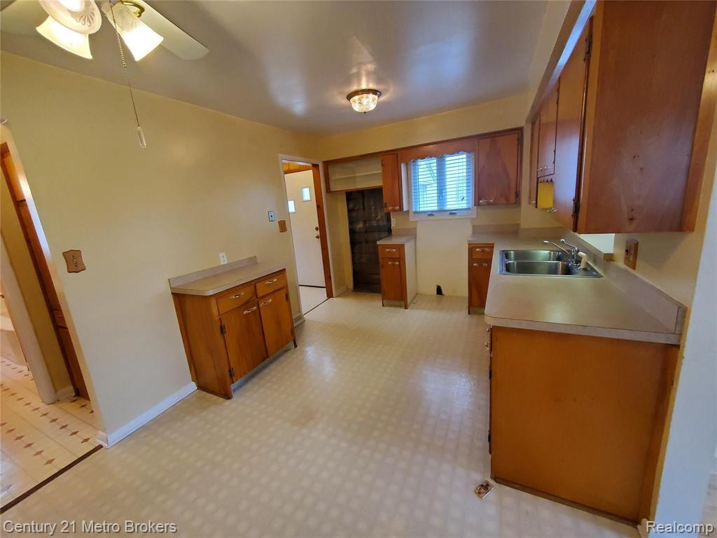 3358 North Genesee Road Flint, MI 48506 - Photo 9 of 31