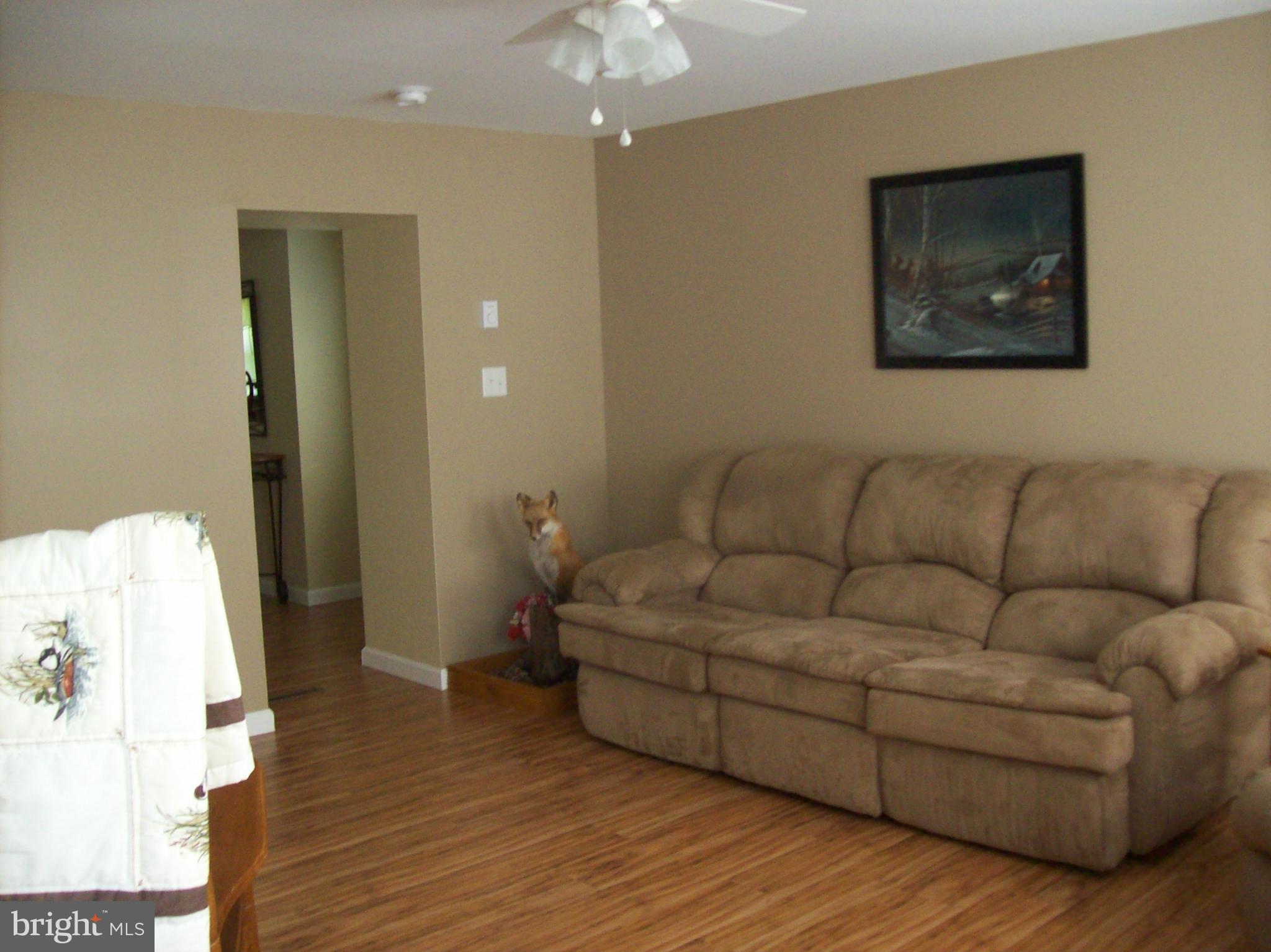 16170 Kelbaugh Road Thurmont, MD 21788 - Photo 10 of 24 Living Room