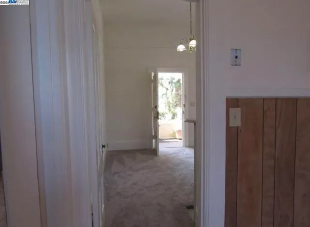 a view of empty room with window