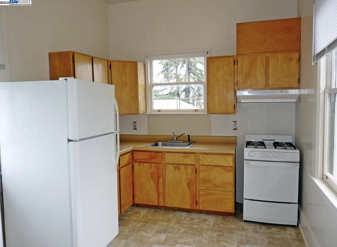 1606 Morton Street Alameda, CA 94501 - Photo 6 of 48 a utility room with dryer and washer