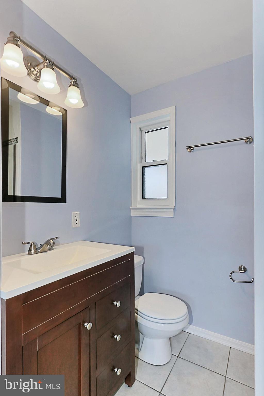 6731 Front Royal Road Springfield, VA 22151 - Photo 18 of 47 Master bathroom