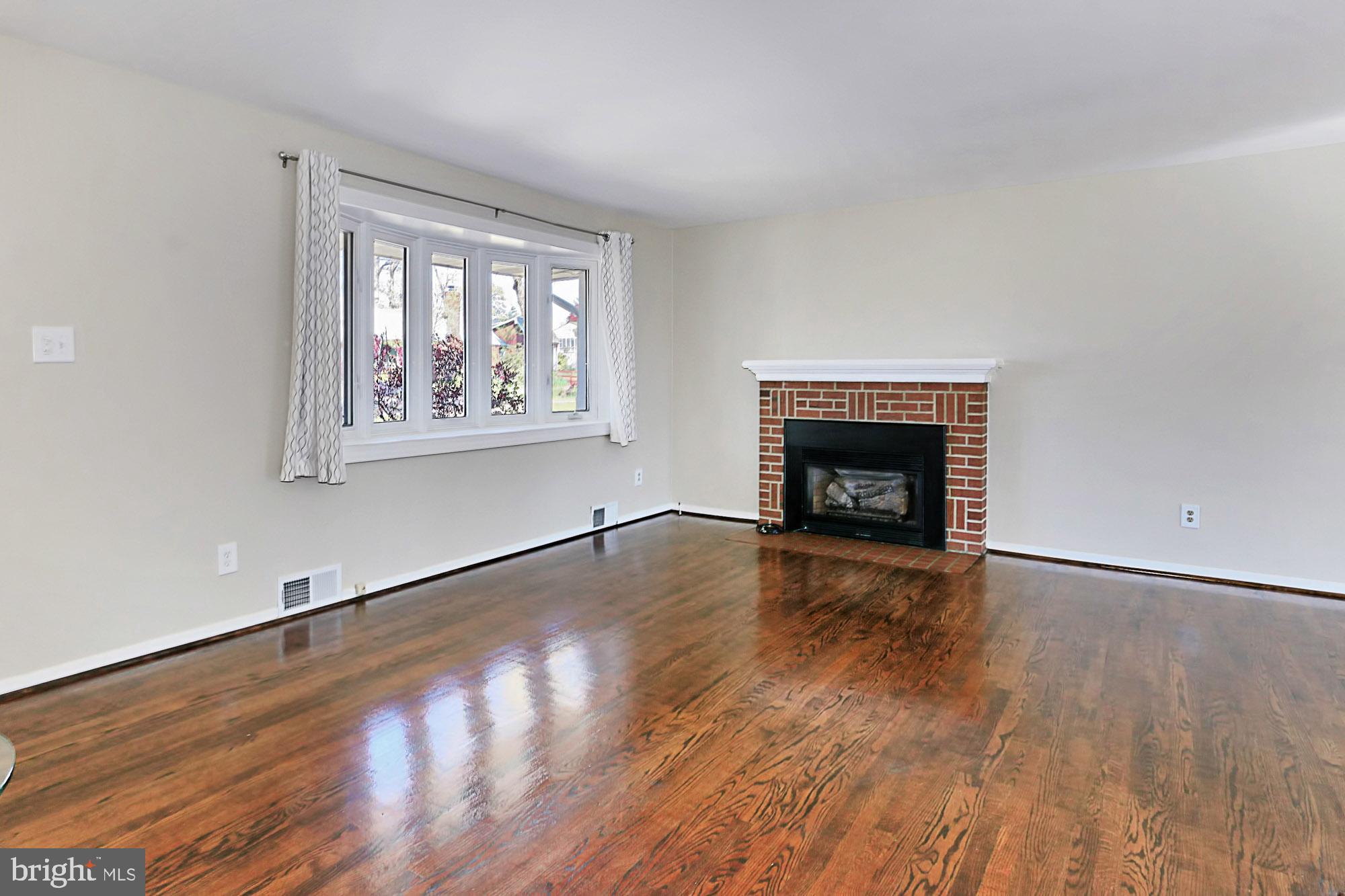6731 Front Royal Road Springfield, VA 22151 - Photo 6 of 47 Custom bay window
