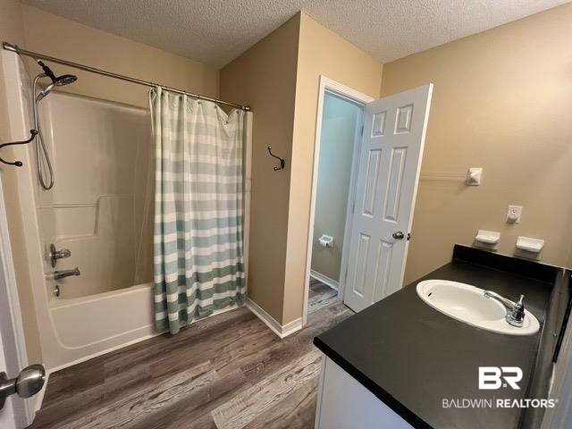 422 Meadow Lane Foley, AL 36535 - Photo 13 of 34 Master bath