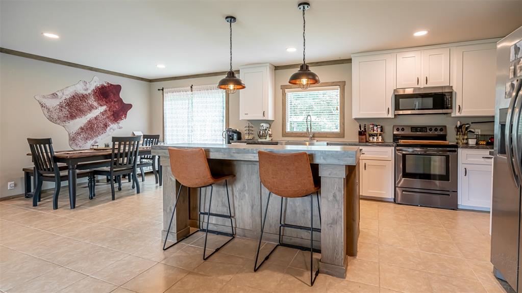 4501 Rhea Road Granbury, TX 76049 - Photo 4 of 29 Spacious kitchen