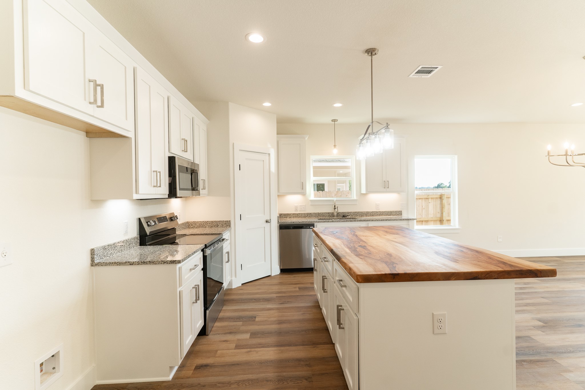 309 String Prairie Way Smithville, TX 78957 - Photo 8 of 30 a kitchen with stainless steel appliances granite countertop a sink stove and cabinets