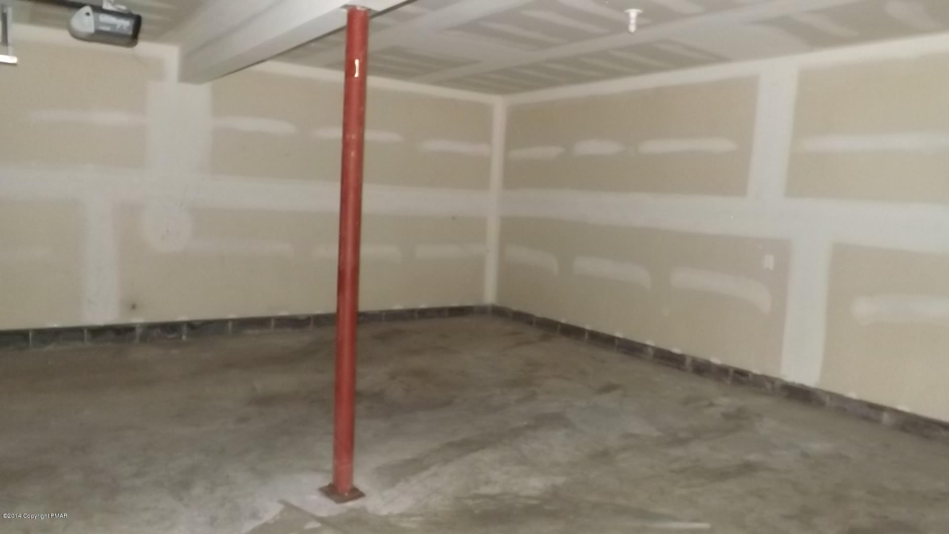 528 Apache Road East Stroudsburg, PA 18302 - Photo 3 of 13