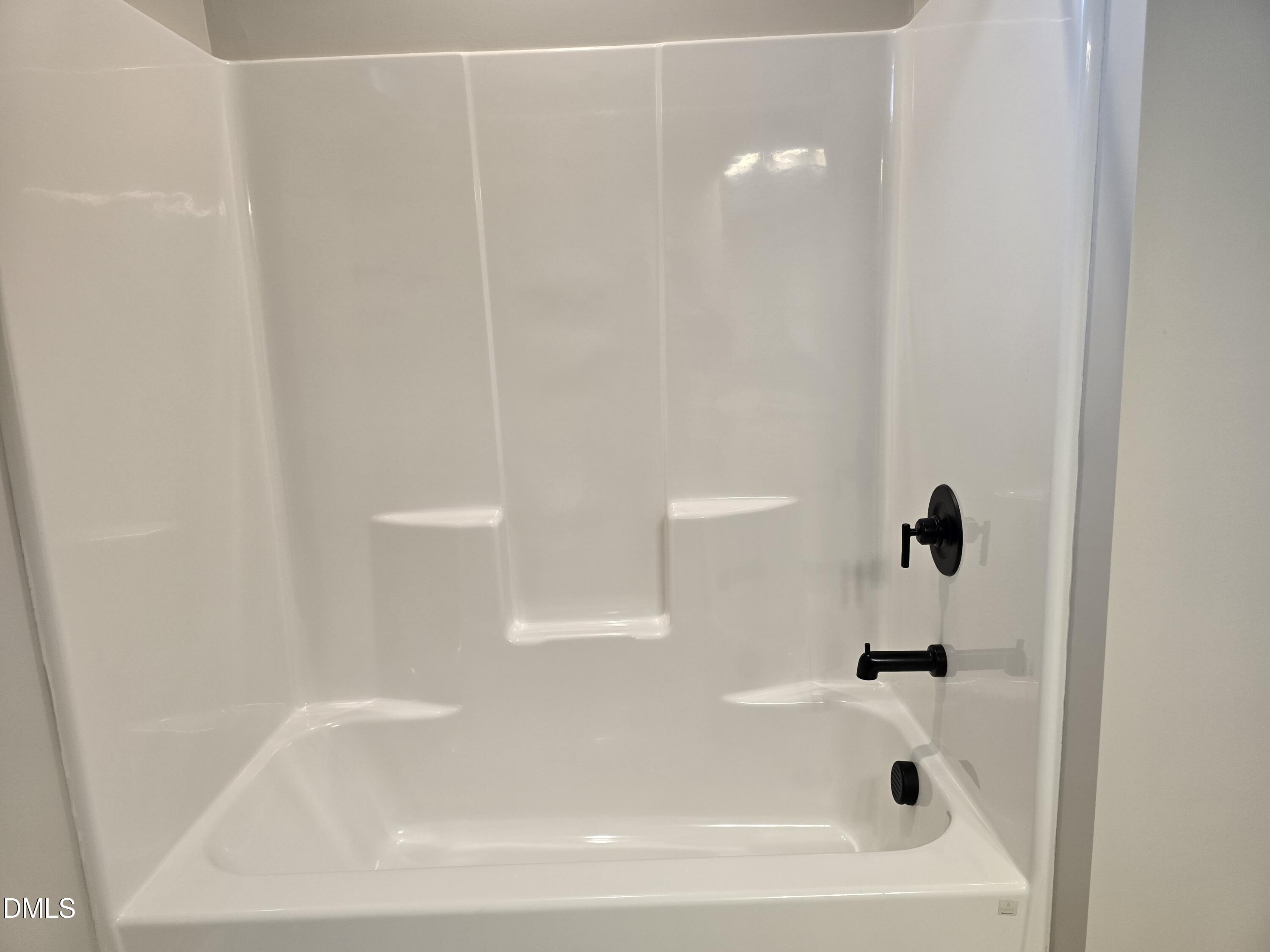 933 Arrowhead Court Mebane, NC 27302 - Photo 41 of 84 a bathroom with a bathtub