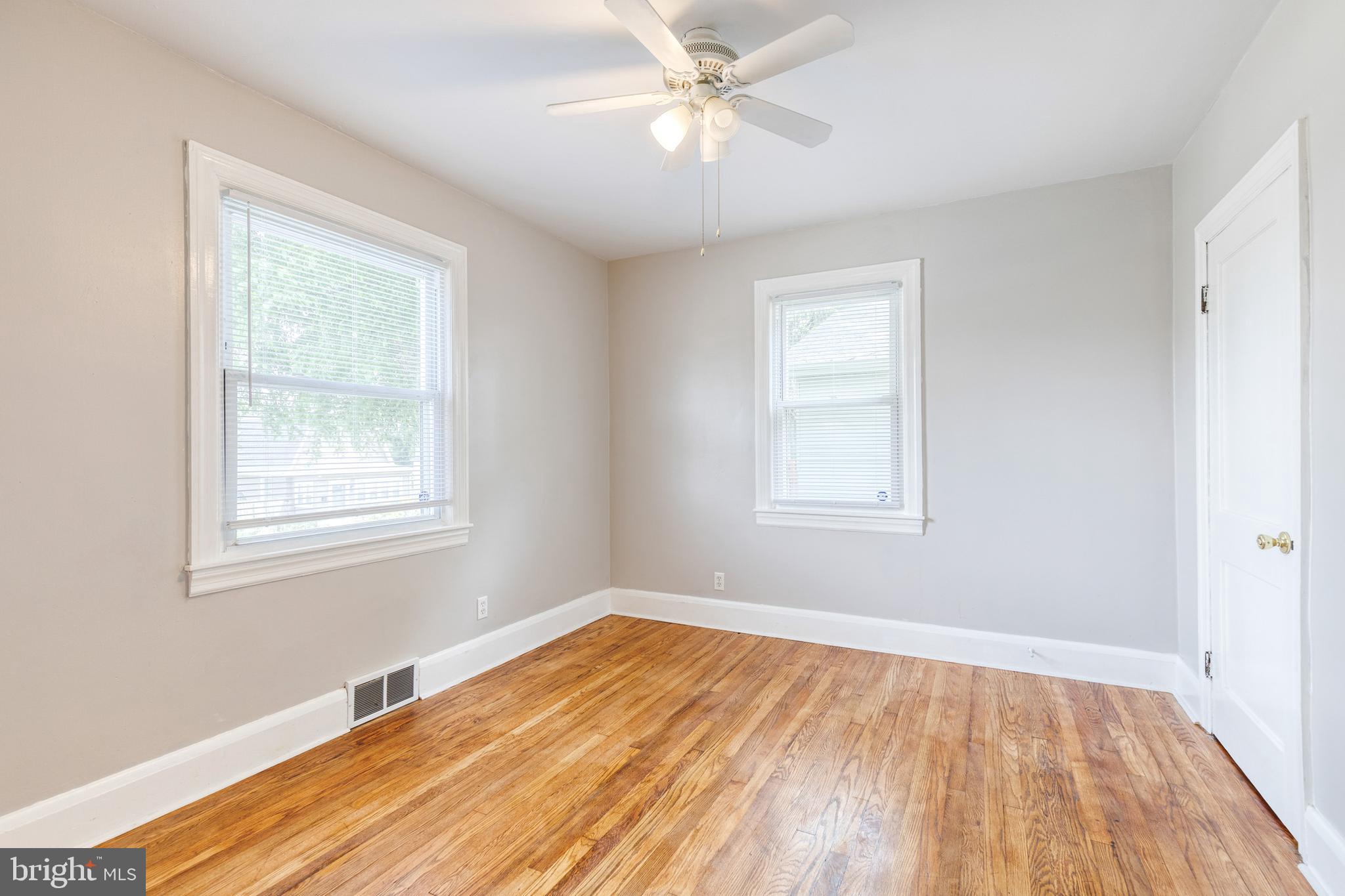 113 West Hilltop Road Baltimore, MD 21225 - Photo 16 of 45