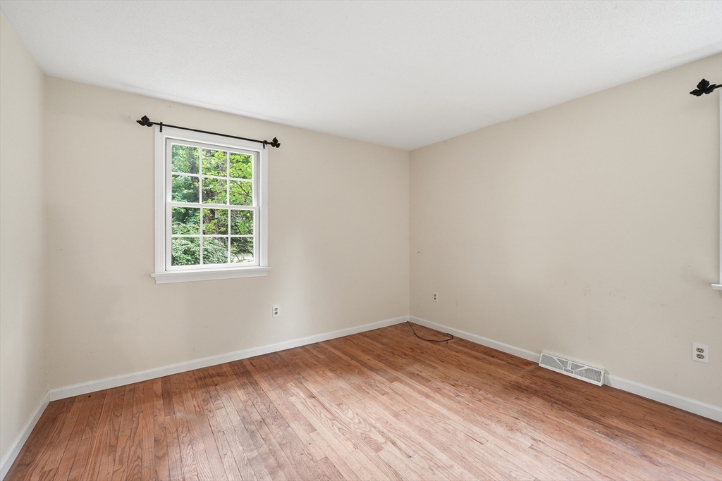 45 Glendale Road Northampton, MA 01062 - Photo 16 of 34