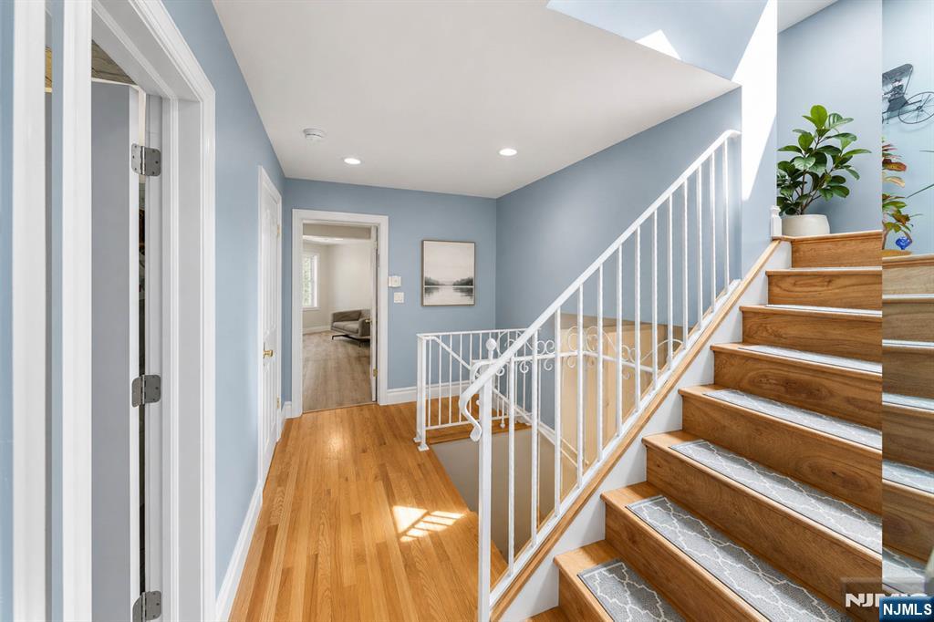 290 Dunkerhook Road Paramus, NJ 07652 - Photo 30 of 50