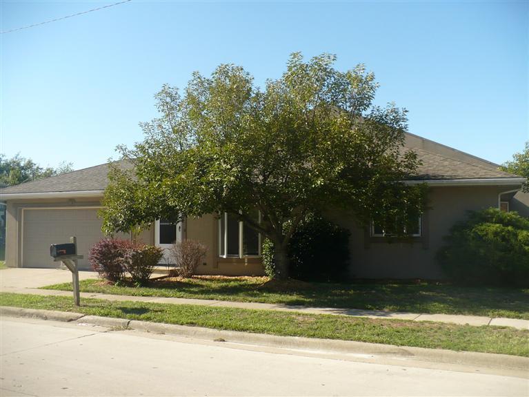 418 East Arrowhead Street Springfield, MO 65807 - Photo 1 of 1 Primary Photo